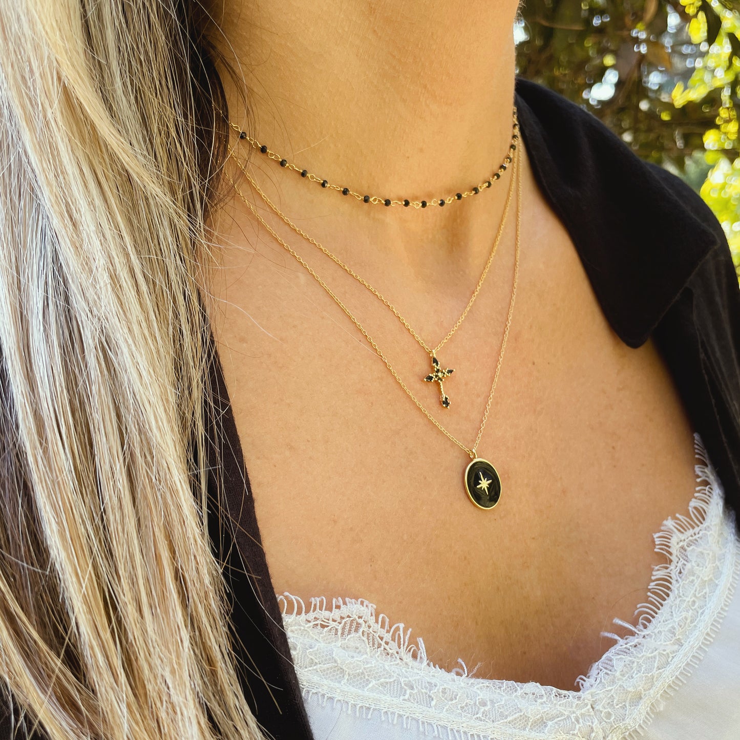 Black zirconia thin cross gold - ByMirelae