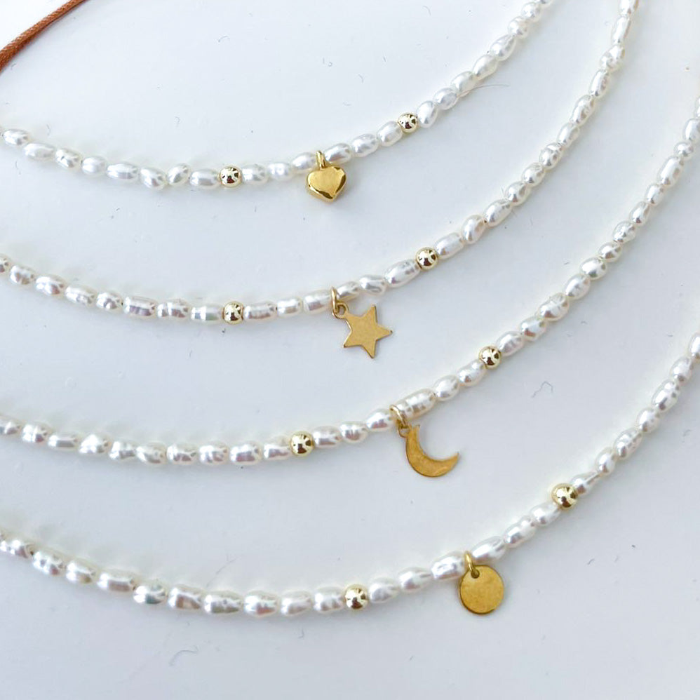 Pearl necklace gold