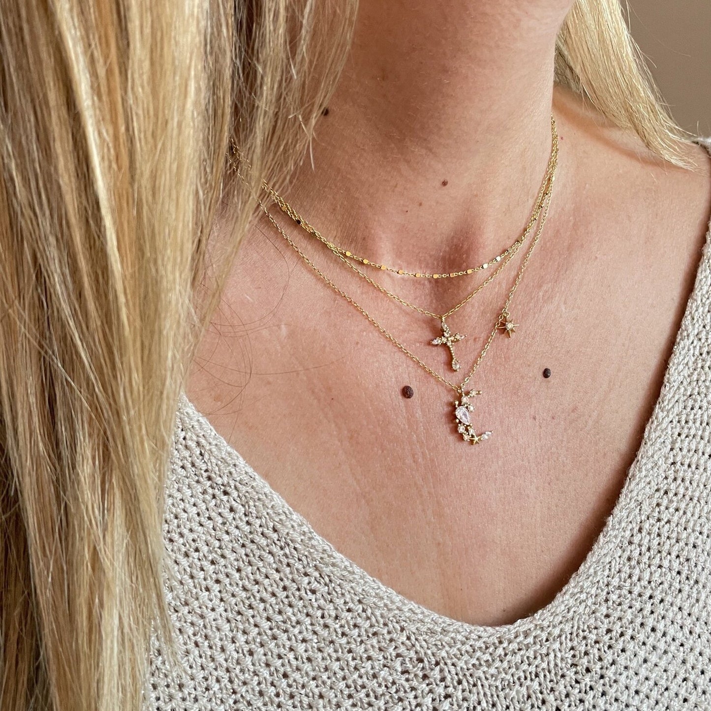 White zirconia thin cross gold