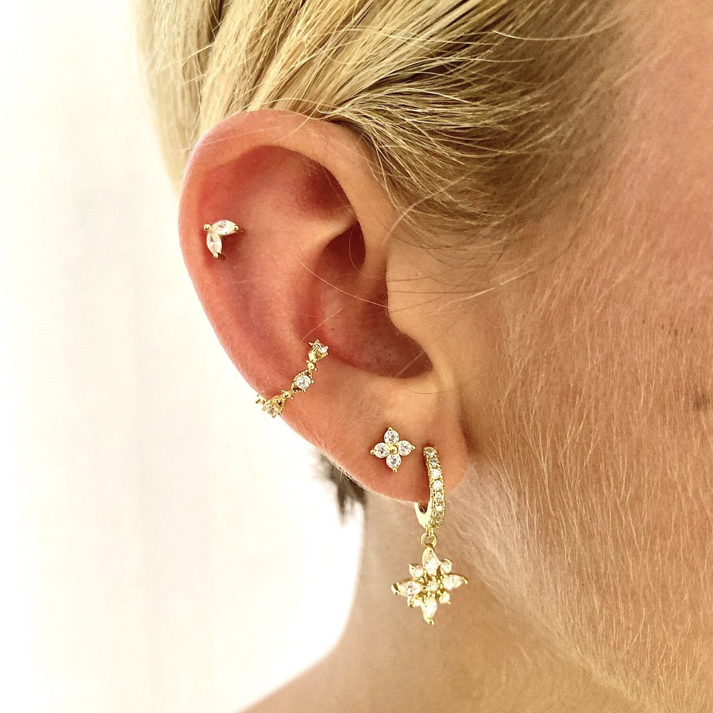 White zirconia star hoop gold