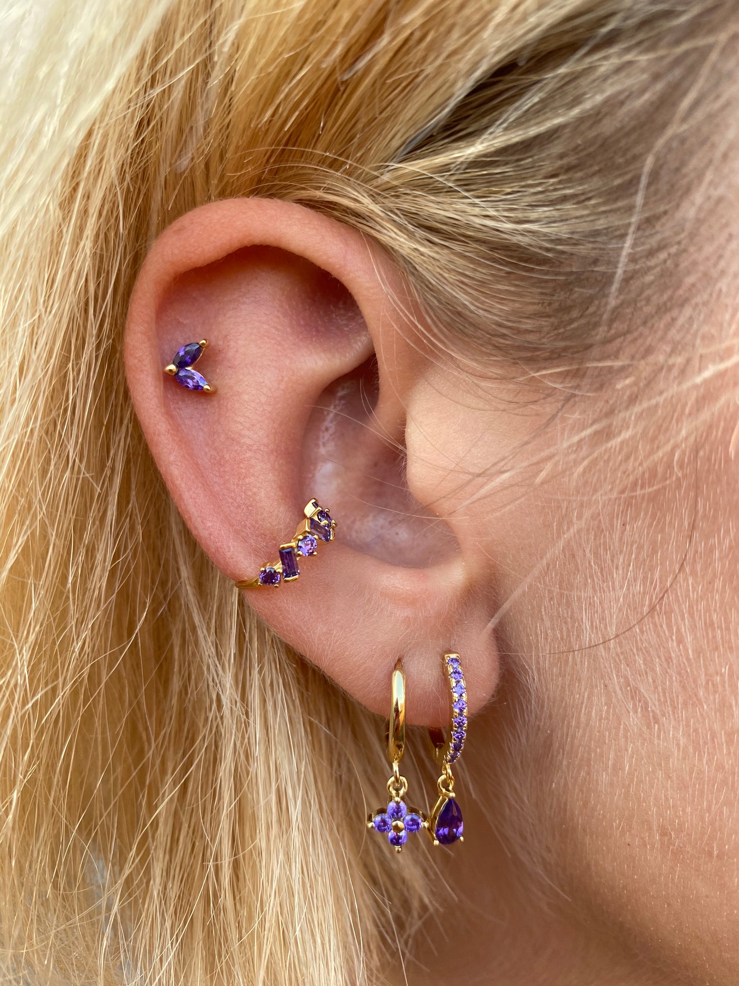 Violet zirconia petals gold - ByMirelae