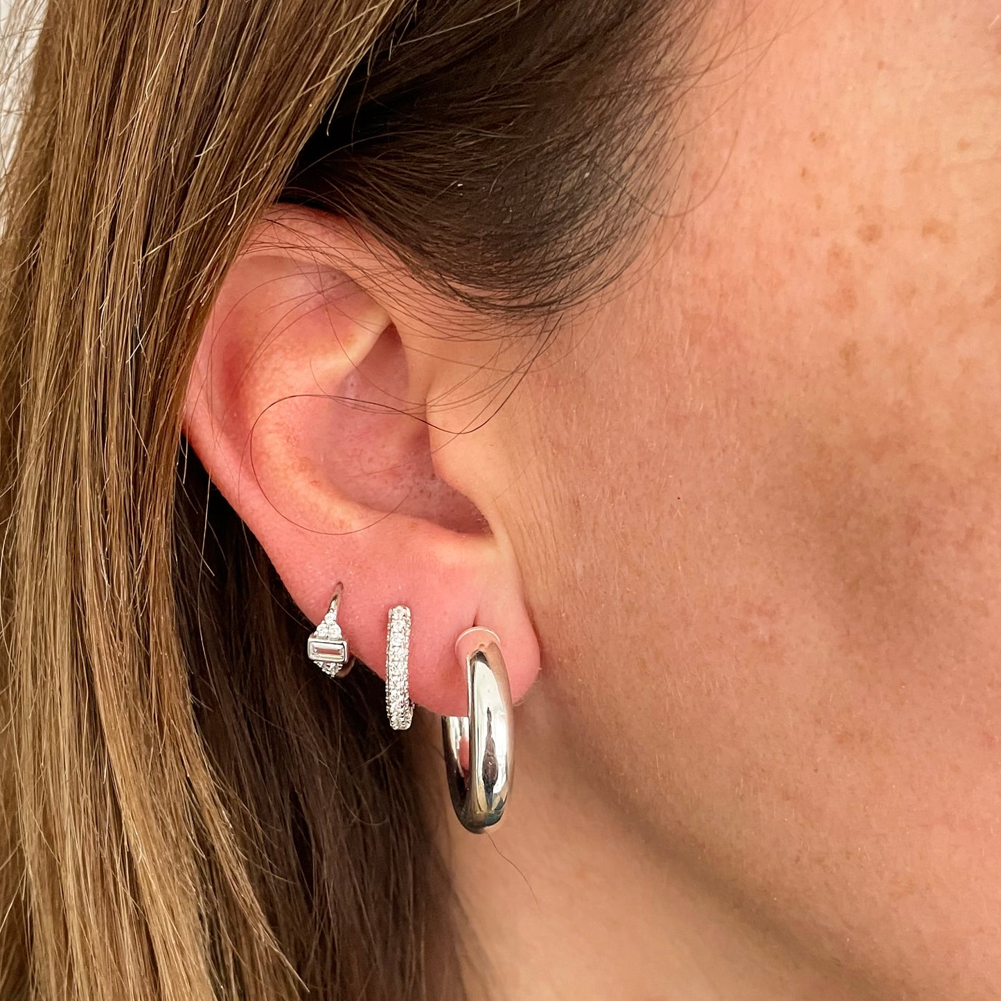 Big white zirconia hoop silver