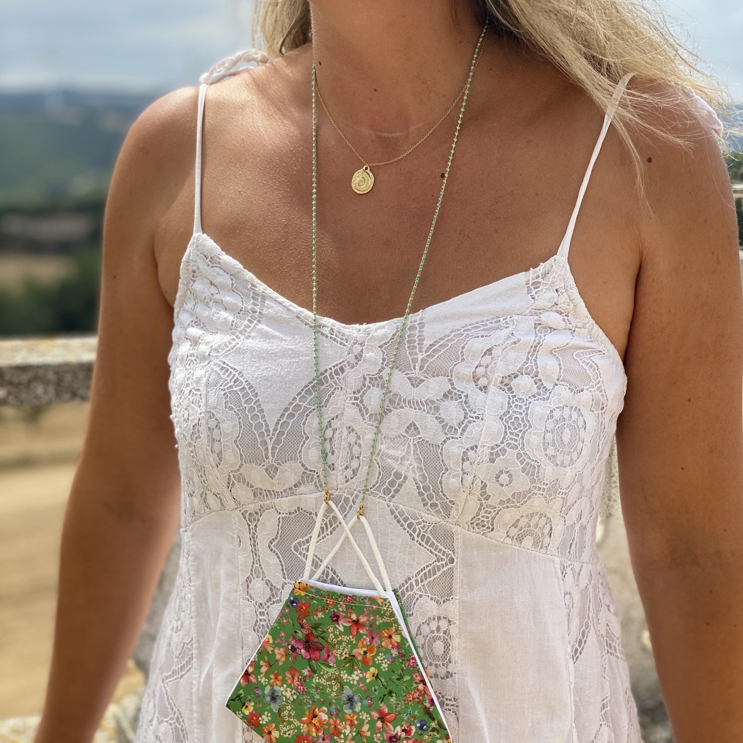 COLLARES  & MASKS