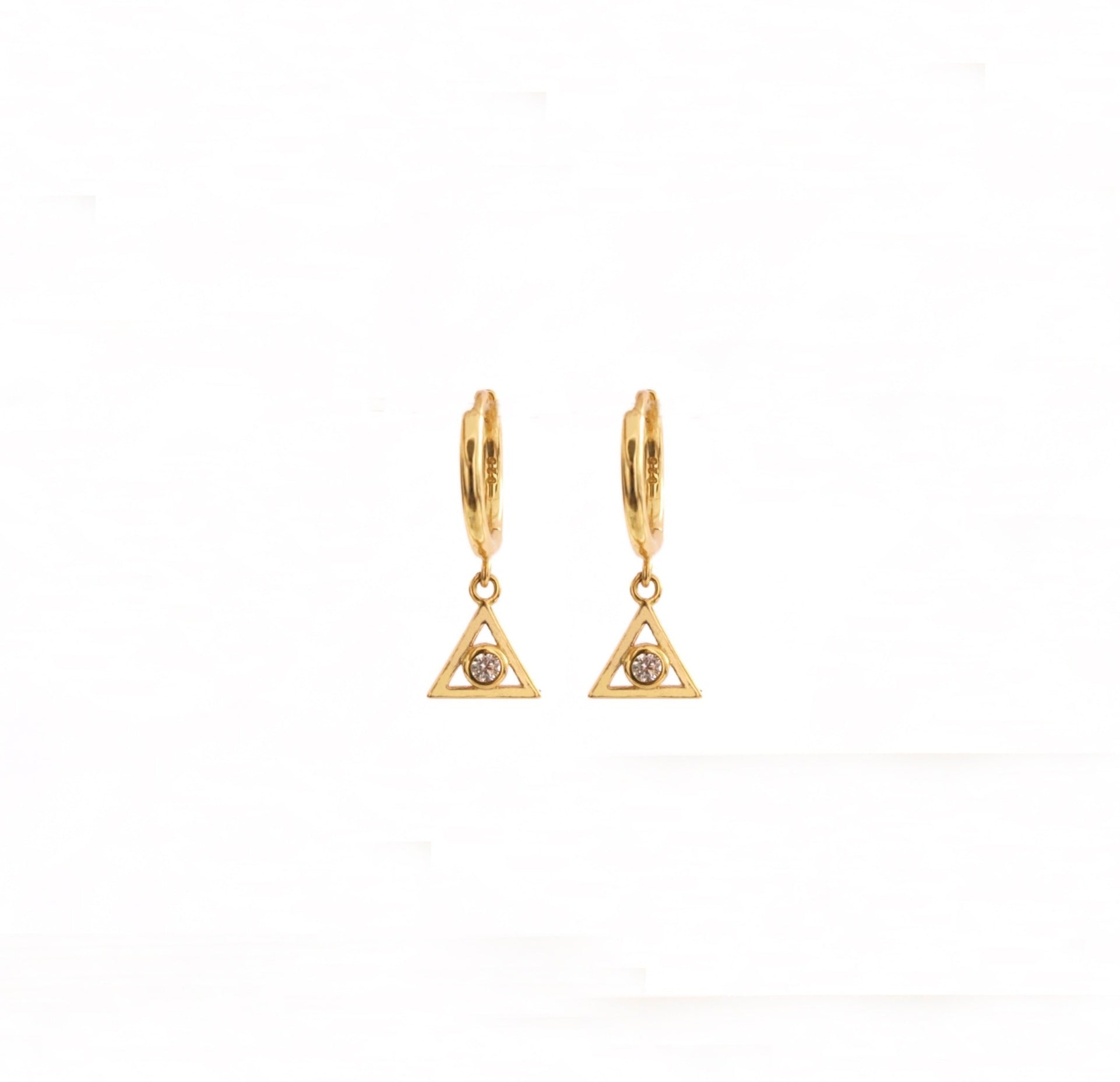Zirconia triangle gold - ByMirelae