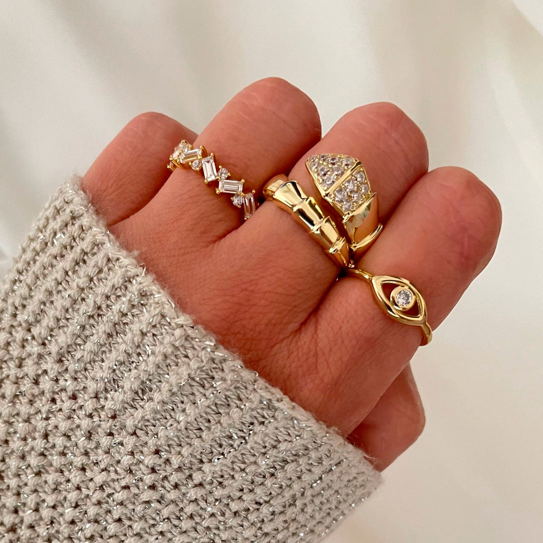 Zirconia eye ring gold