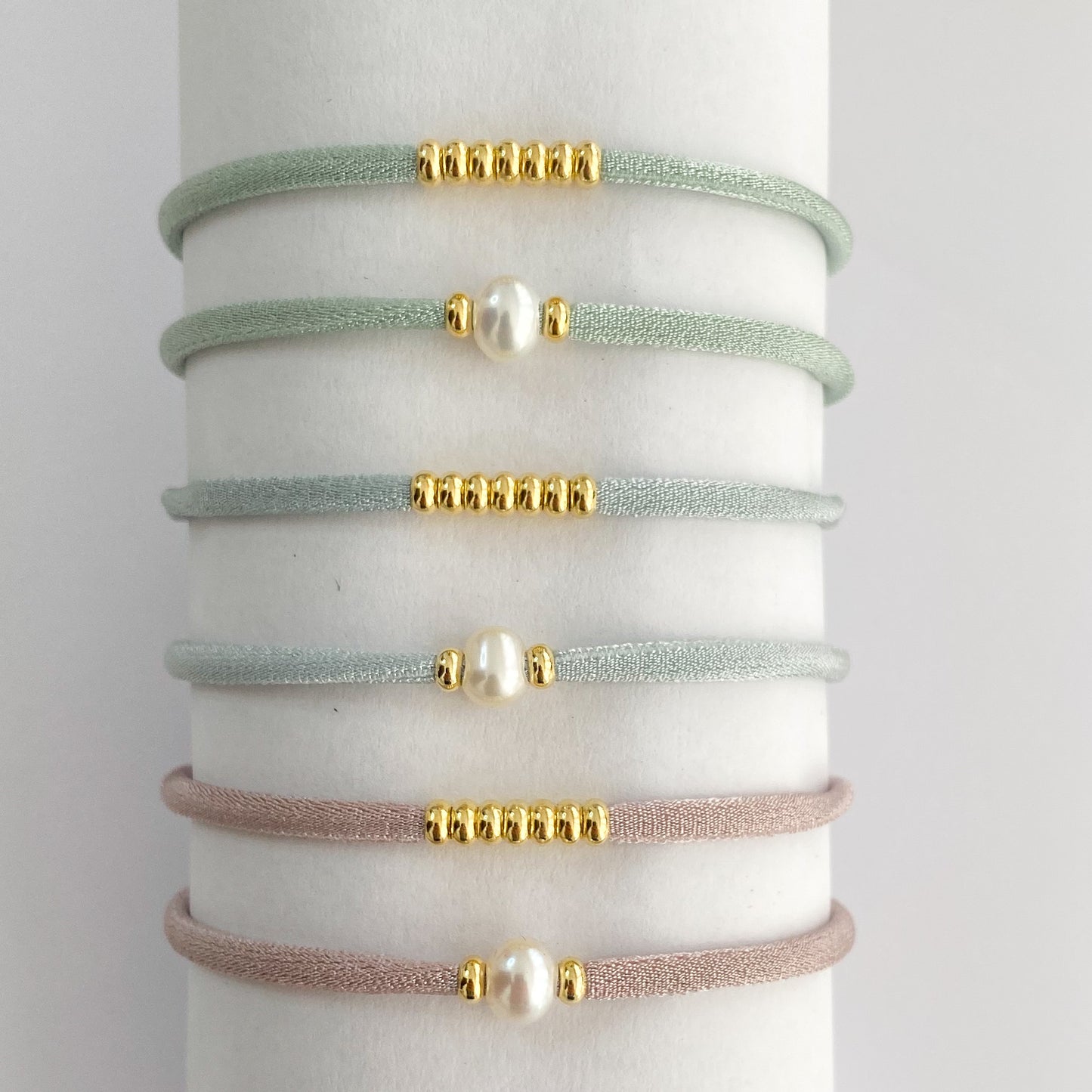 Light elastic bracelet gold
